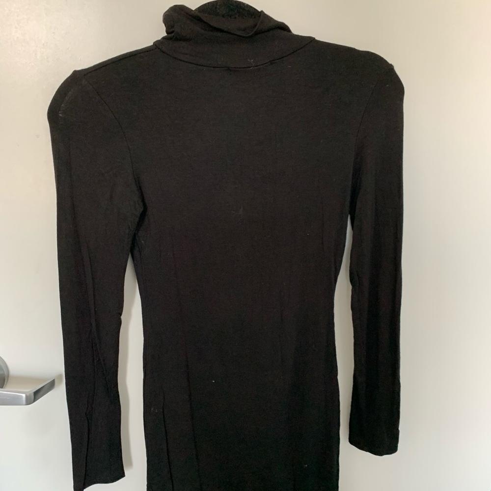 black body con with a turtle neck but open v neck - Picture 2 of 3